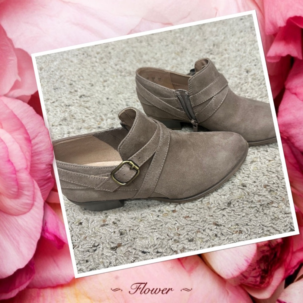 Size 5 Ankle Boot (taupe)